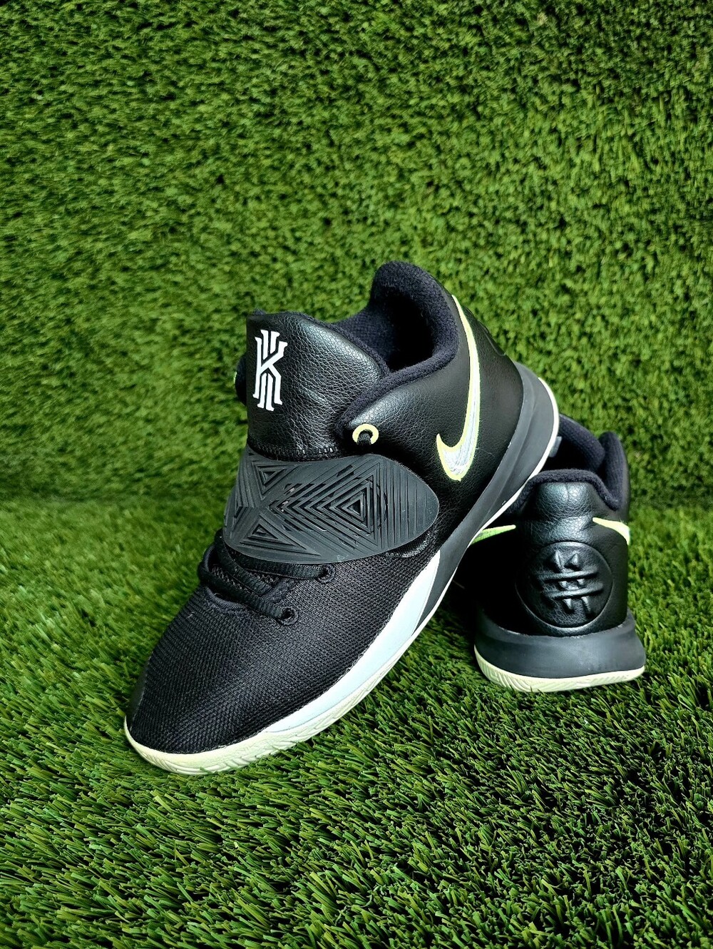 NIKE Kyrie Flytrap IIl Sneakers